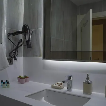 Brand-new Elegant 1-bedroom