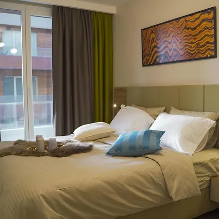 Brand-new Elegant 1-bedroom Apartment *