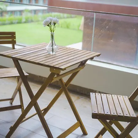 Brand-new Elegant 1-bedroom Apartment *
