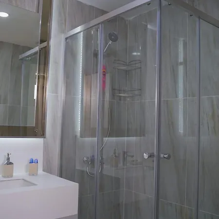 Brand-new Elegant 1-bedroom Apartment *